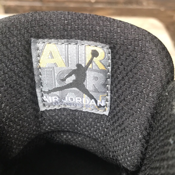 Air Jordan NYC black and Gold sneakers - Picture 4 of 8